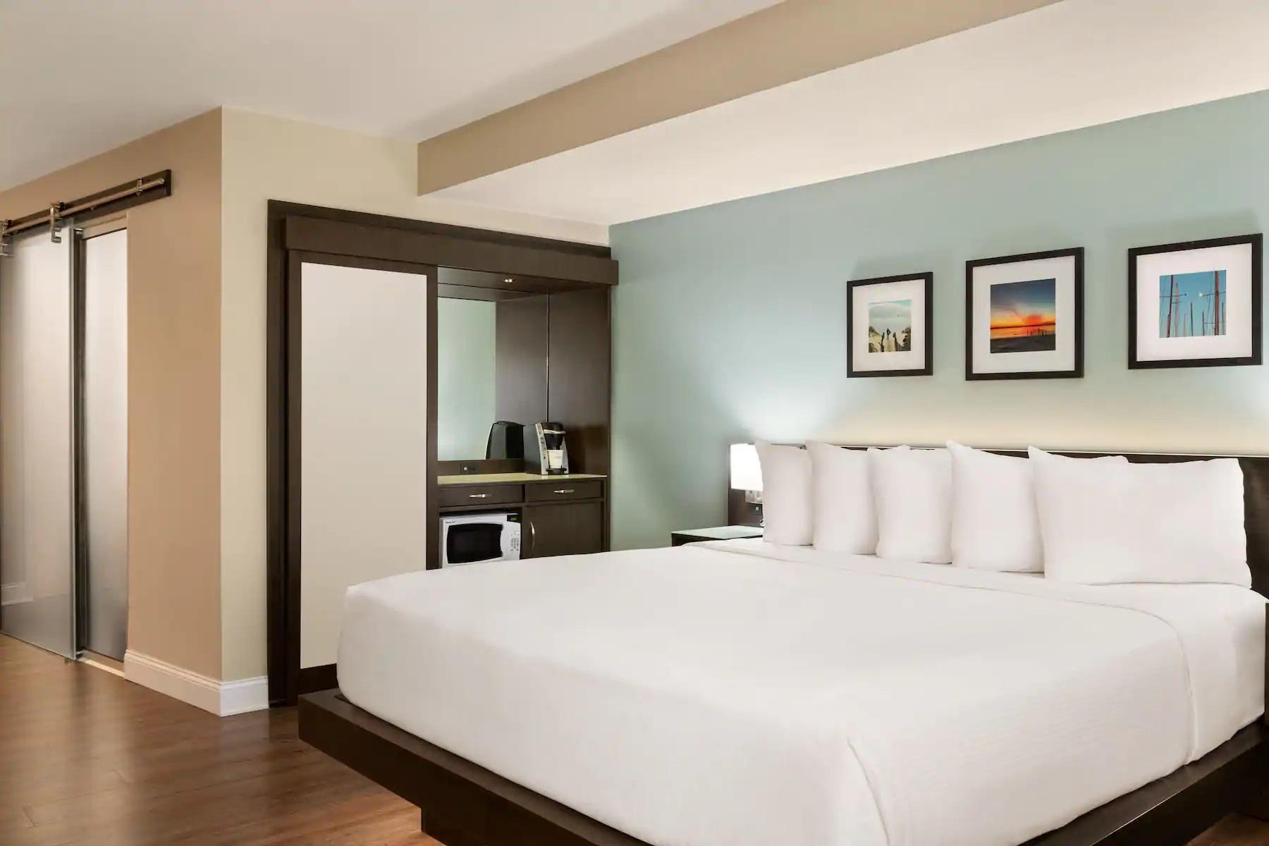 Wyndham Newport Hotel Middletown Exterior photo