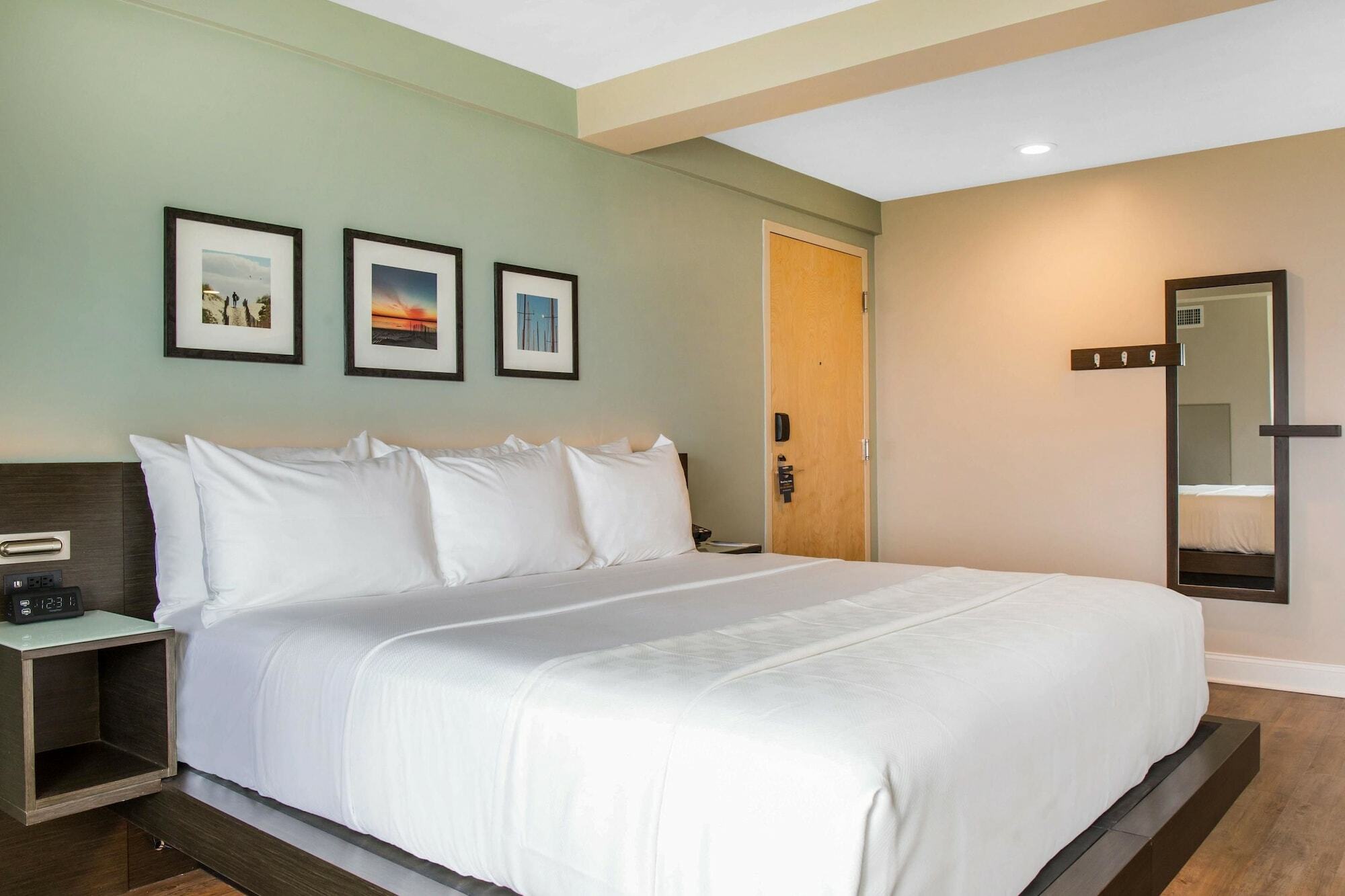 Wyndham Newport Hotel Middletown Exterior photo